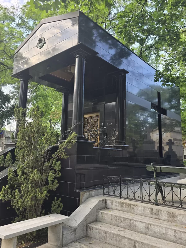 Cimitirul Bellu. Bellu kapsēta Bukarestē.