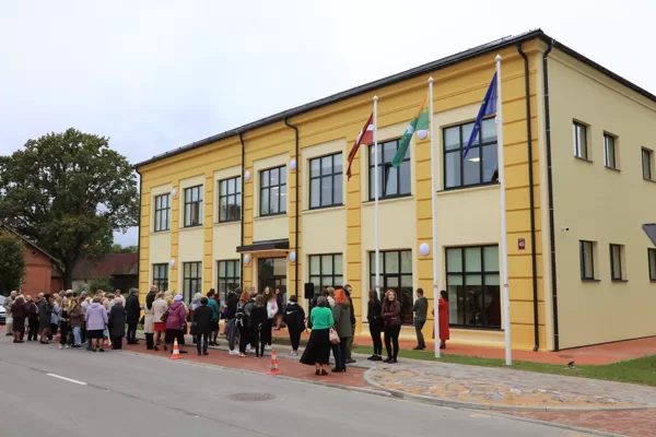 Pļaviņu bibliotēkas ēkas Raiņa ielā 45 atklāšana 2022. gada 12. septembrī